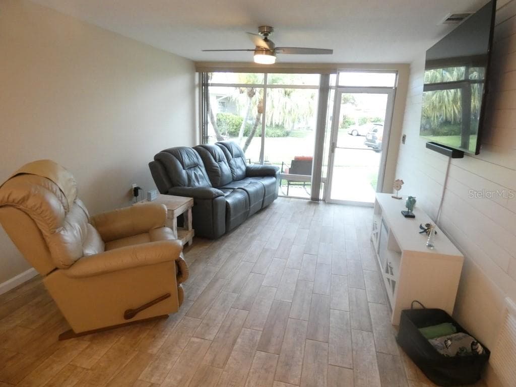 Condominium at 4322 TAHITIAN GARDENS CIR #B, HOLIDAY, photo 11 of 36
