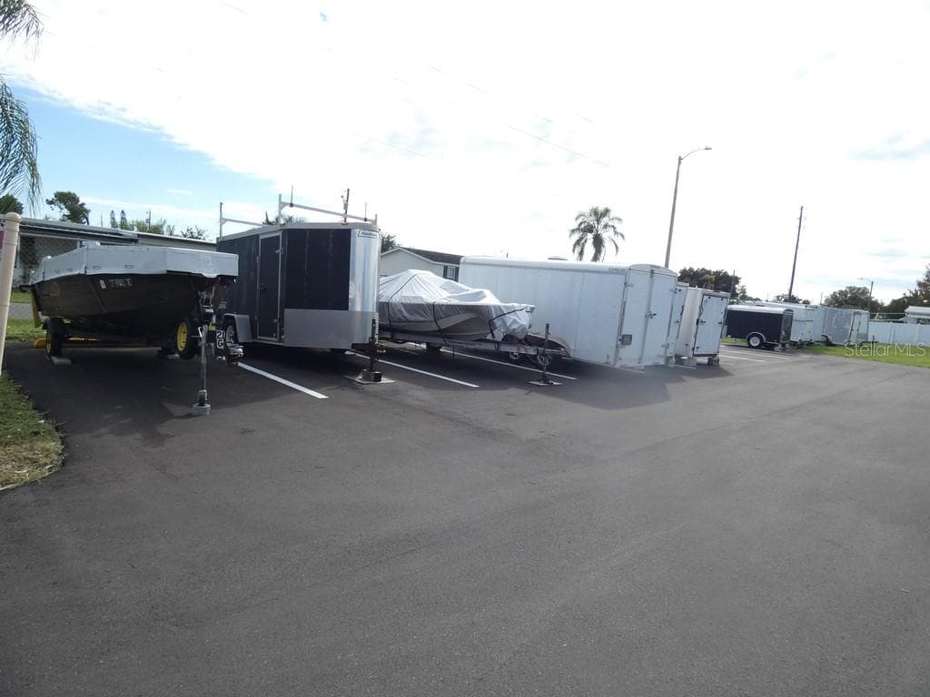 RV & Boat Parking - 4322 TAHITIAN GARDENS CIR #B, HOLIDAY