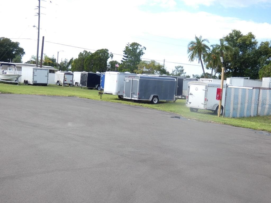 RV & Boat Parking - 4322 TAHITIAN GARDENS CIR #B, HOLIDAY