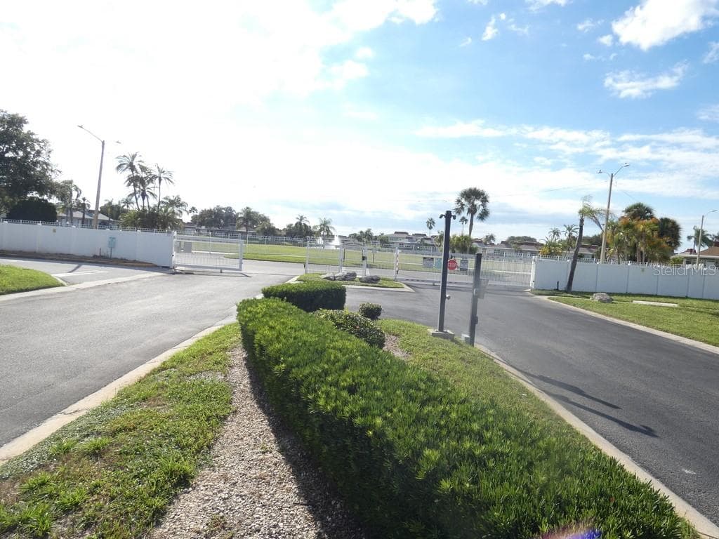 Access to Neighborhood!! Gated!!! - 4322 TAHITIAN GARDENS CIR #B, HOLIDAY