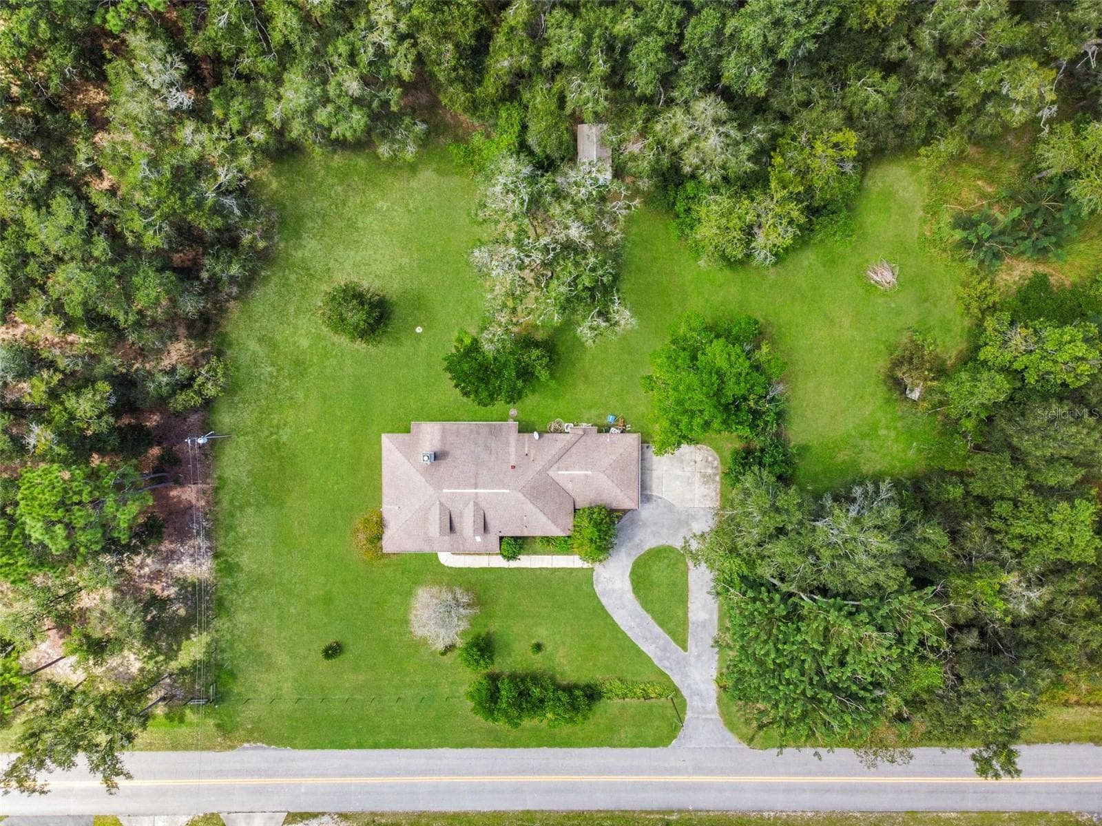 Single Family Residence at 10890 S TURNER AVE, FLORAL CITY, photo 6 of 47