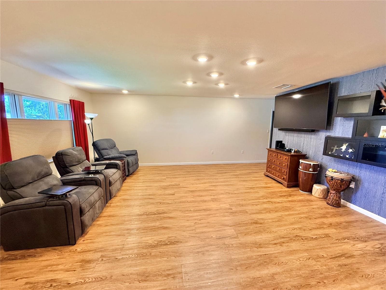 Single Family Residence at 209 W DELAWARE ST, TAVARES, photo 8 of 21