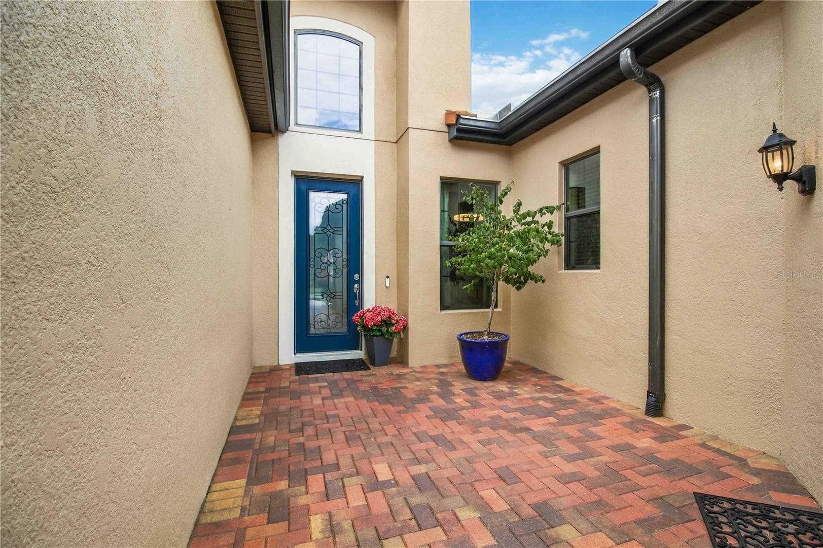 Front door left, casita entrance right - 10619 GLENCORSE TER, BRADENTON