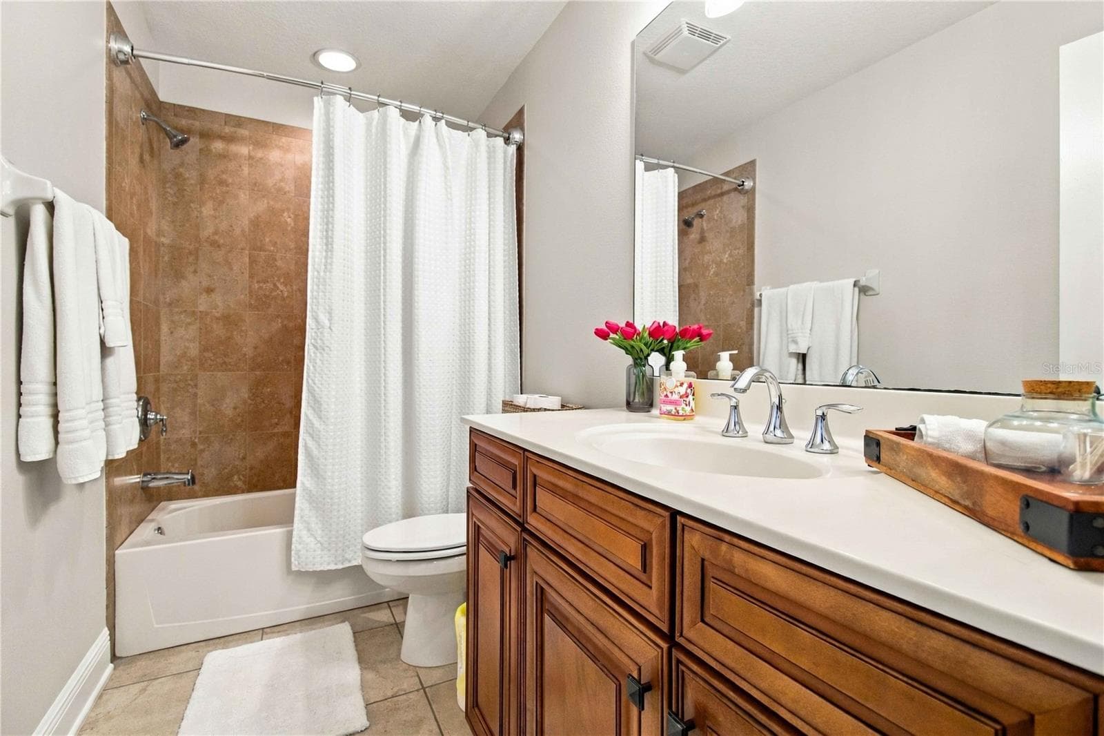 Upstairs full bath - 10619 GLENCORSE TER, BRADENTON
