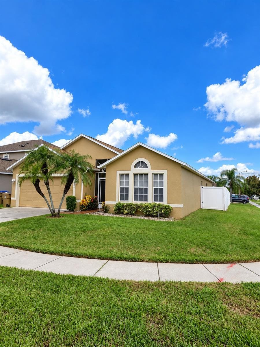 2580 HUNLEY LOOP