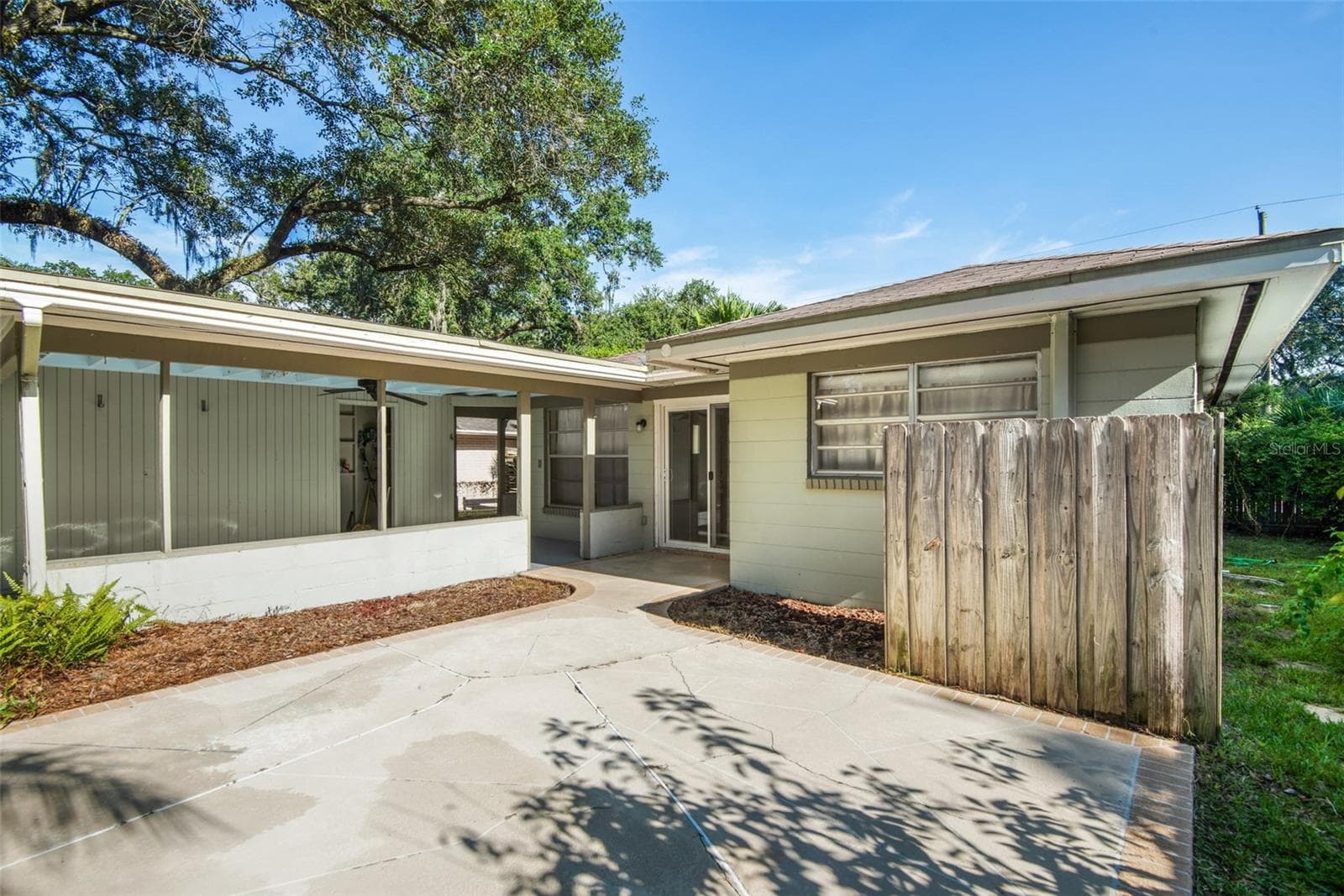 Single Family Residence at 422 W LOUISIANA AVE, TAMPA, photo 23 of 25