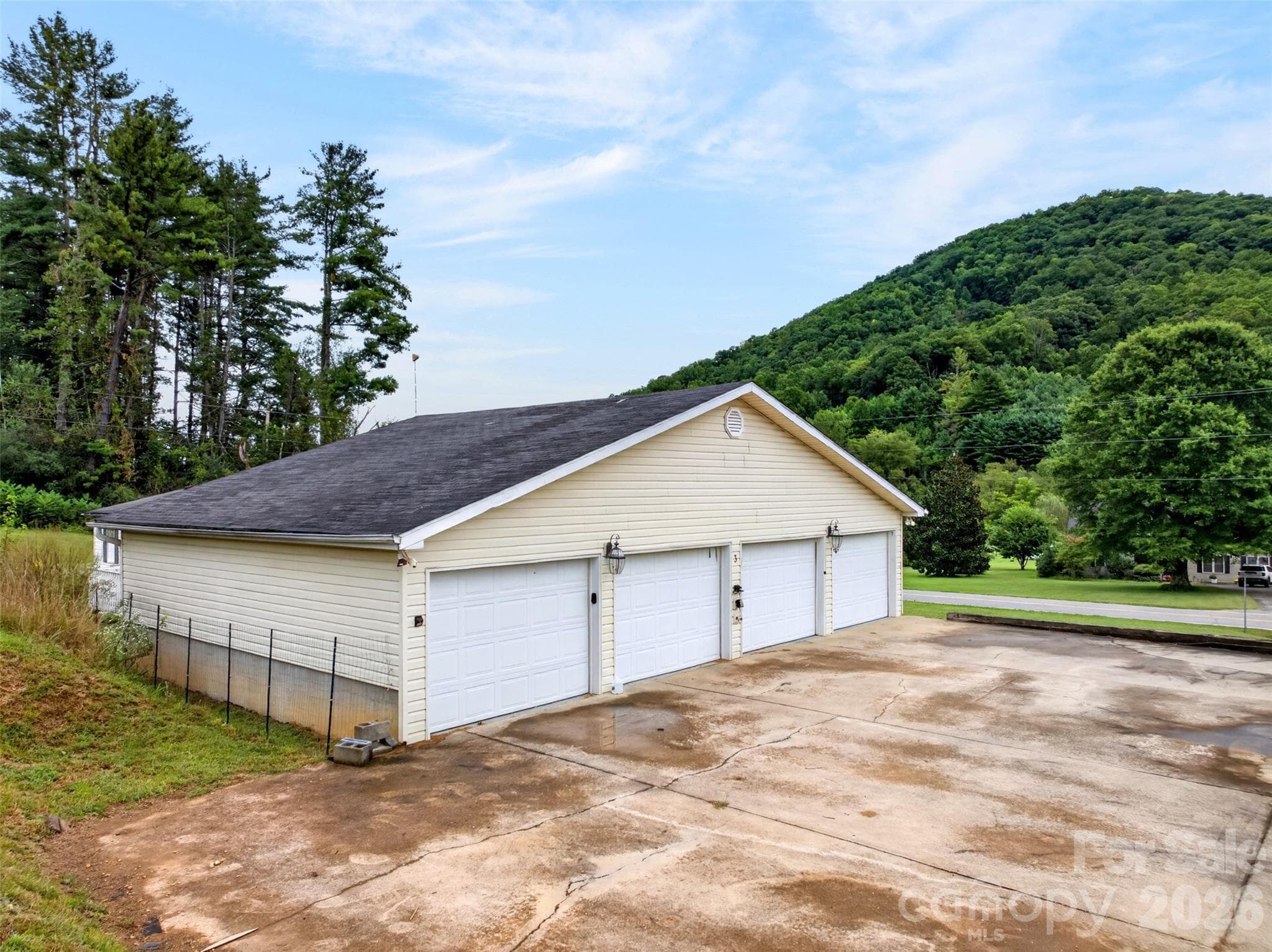 Single Family Residence at 3 S Creek Drive, Leicester, photo 5 of 21