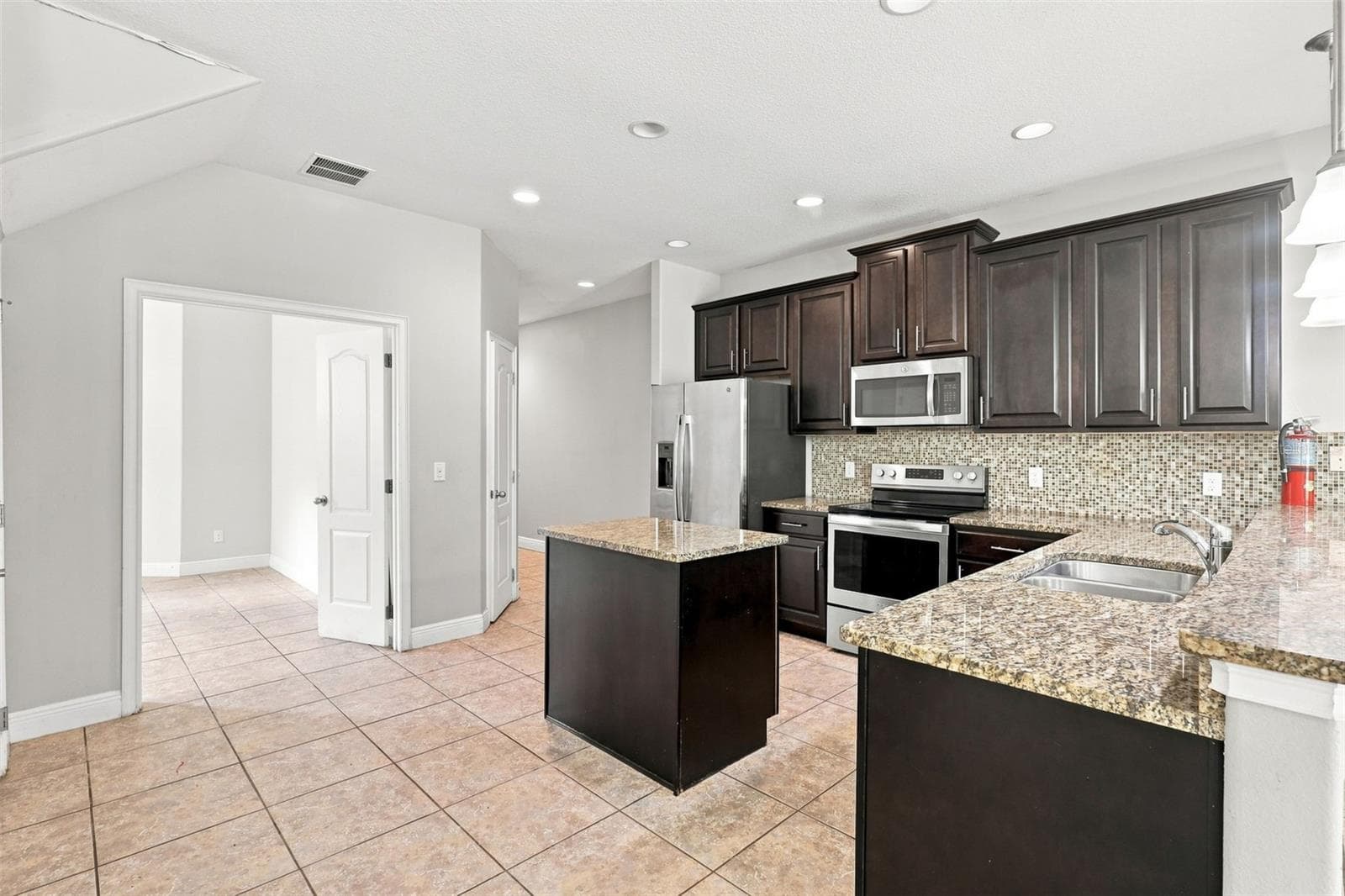 Townhouse at 8139 ROSEVILLE RD, DAVENPORT, photo 20 of 44