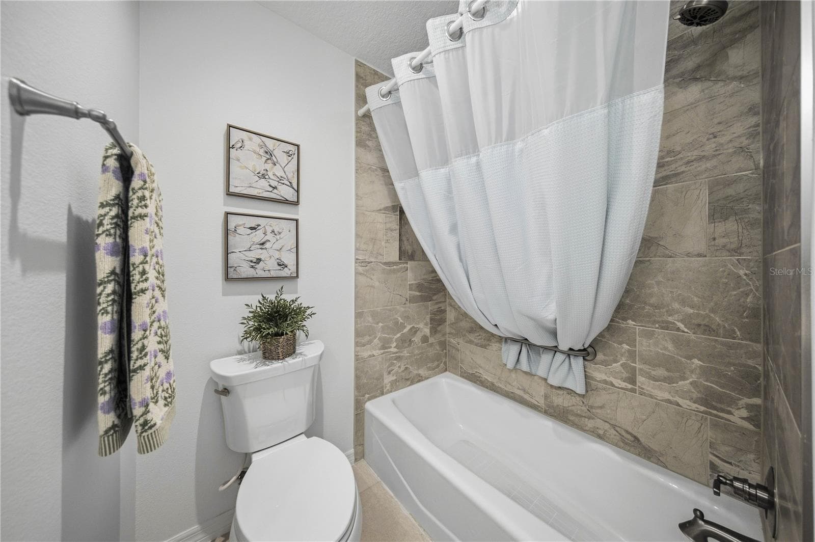 Guest Bathroom - 2505 DREW CIR, THE VILLAGES