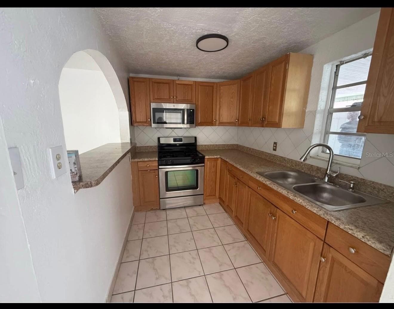 Single Family Residence at 7210 N HUBERT AVE, TAMPA, photo 4 of 15