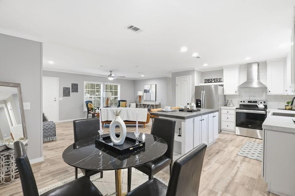 Manufactured Home at 1913 WOODCREST DR, ORMOND BEACH, photo 14 of 19