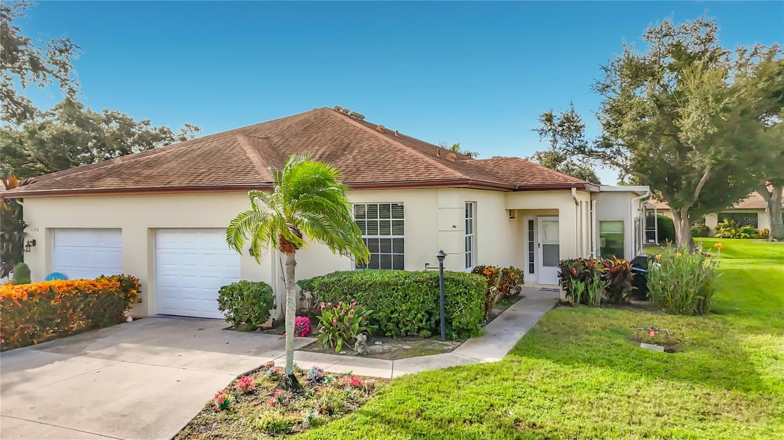 Single car garage with two additional parking spaces in driveway. - 3308 60TH AVE W, BRADENTON