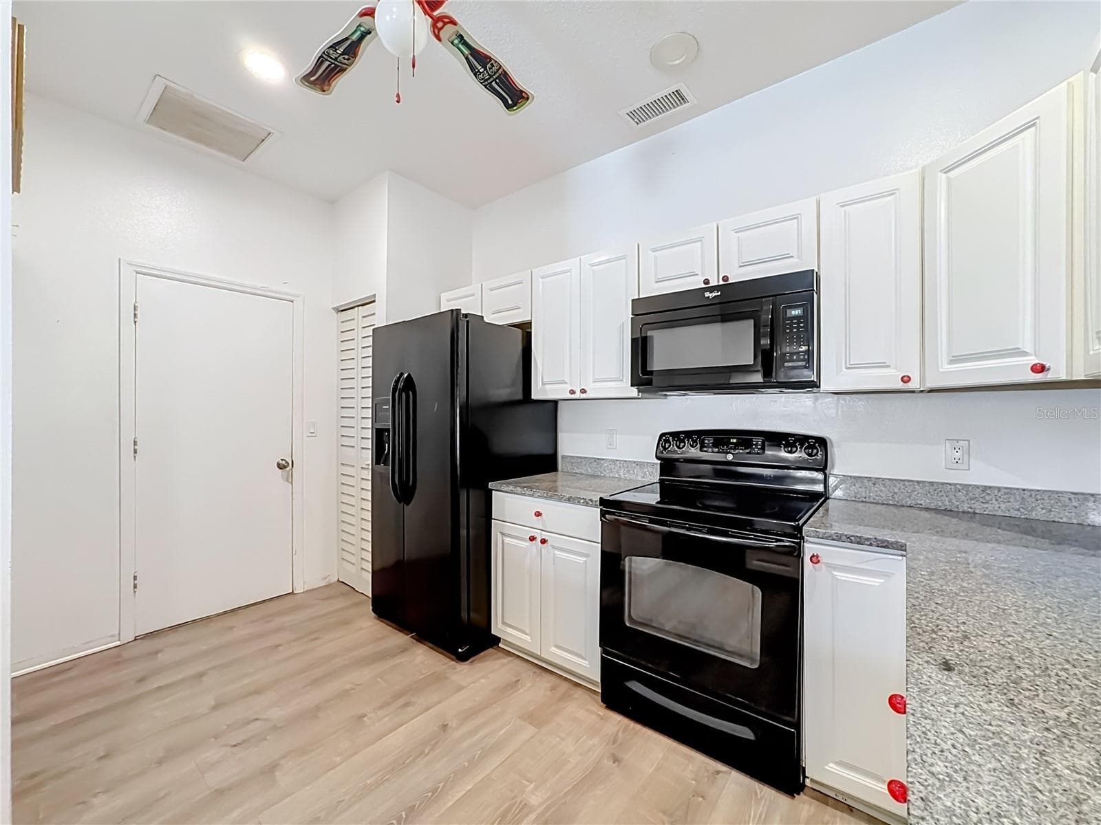 Close up of the appliances. - 3308 60TH AVE W, BRADENTON