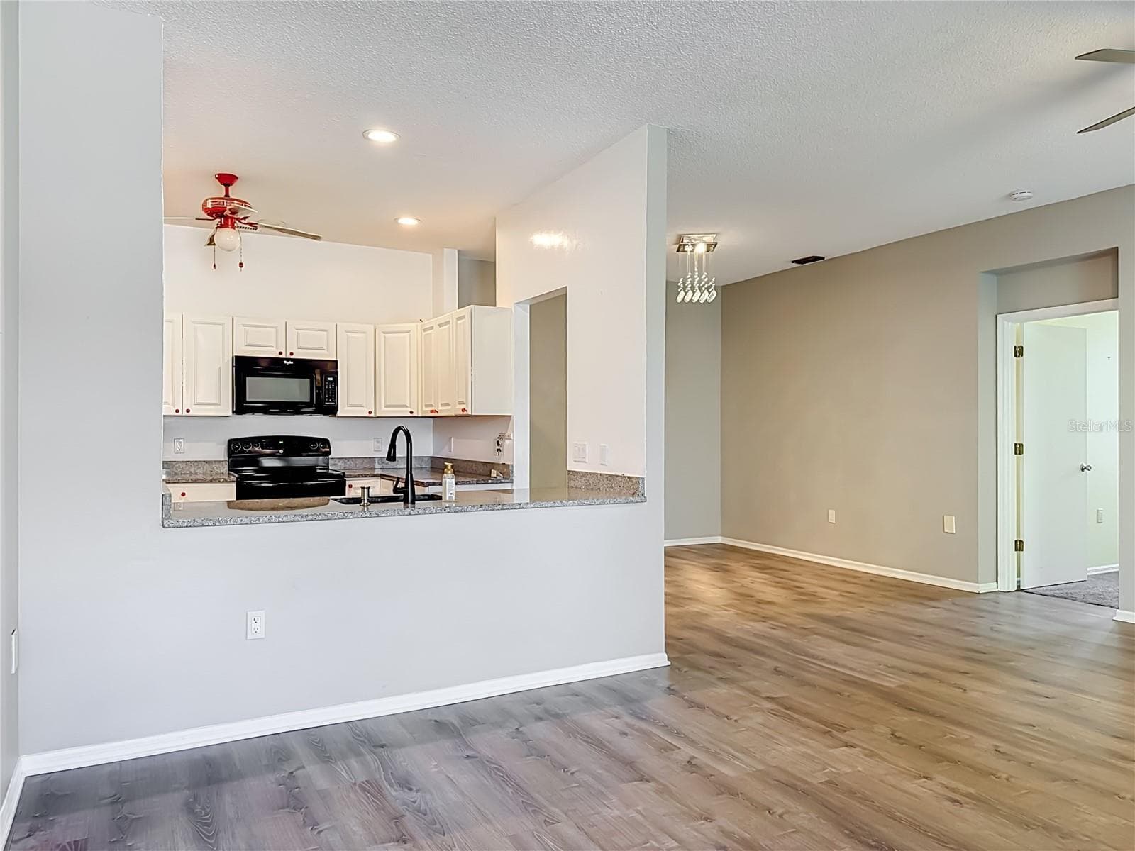 Great room looking into kitchen. - 3308 60TH AVE W, BRADENTON