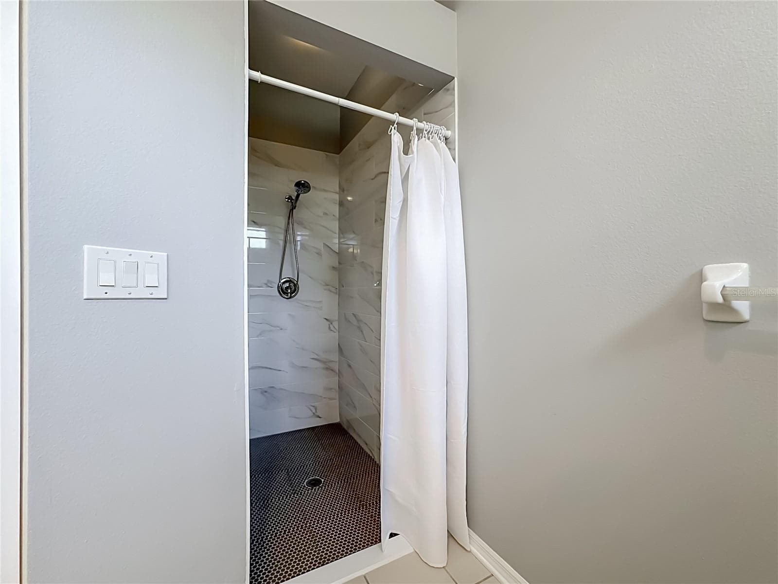 Newly renovated and never used Primary shower. - 3308 60TH AVE W, BRADENTON