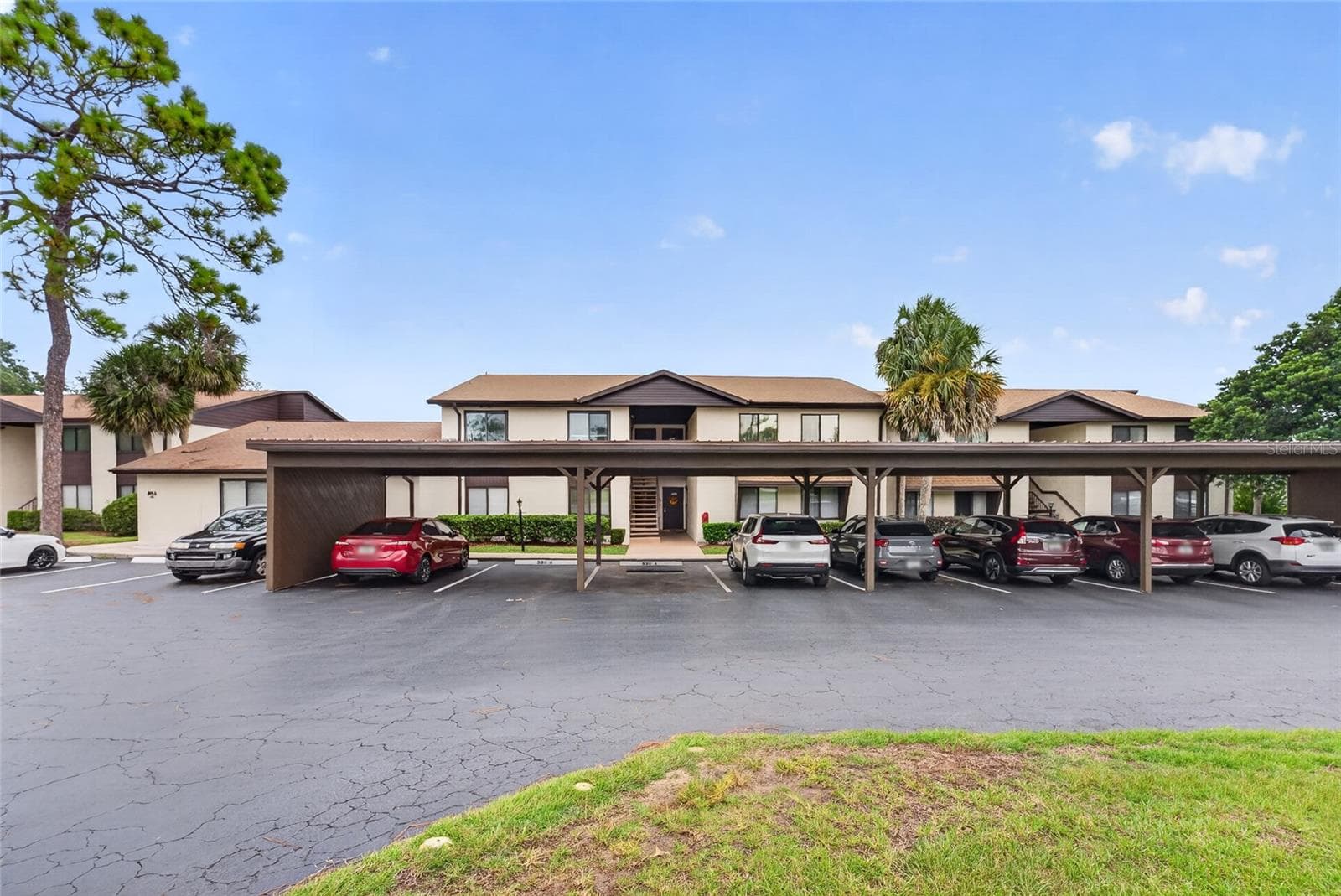 530 FAIRWAYS CIR #B