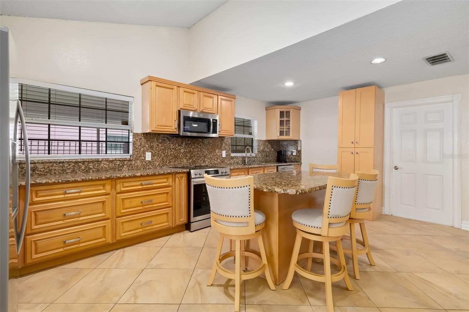 Single Family Residence at 6012 FRANCIS DR, APOLLO BEACH, photo 15 of 57