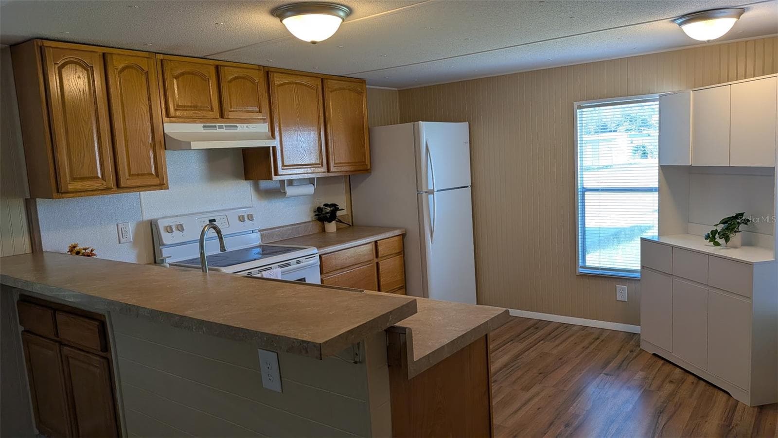 Manufactured Home at 39518 STERLING DR, ZEPHYRHILLS, photo 7 of 27