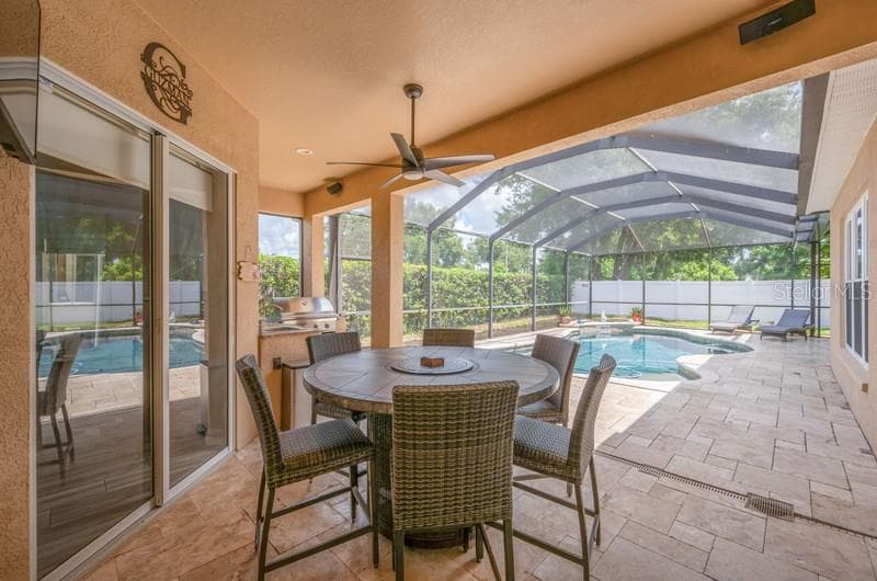 Covered Lanai - 1001 SPLIT SILK ST, VALRICO