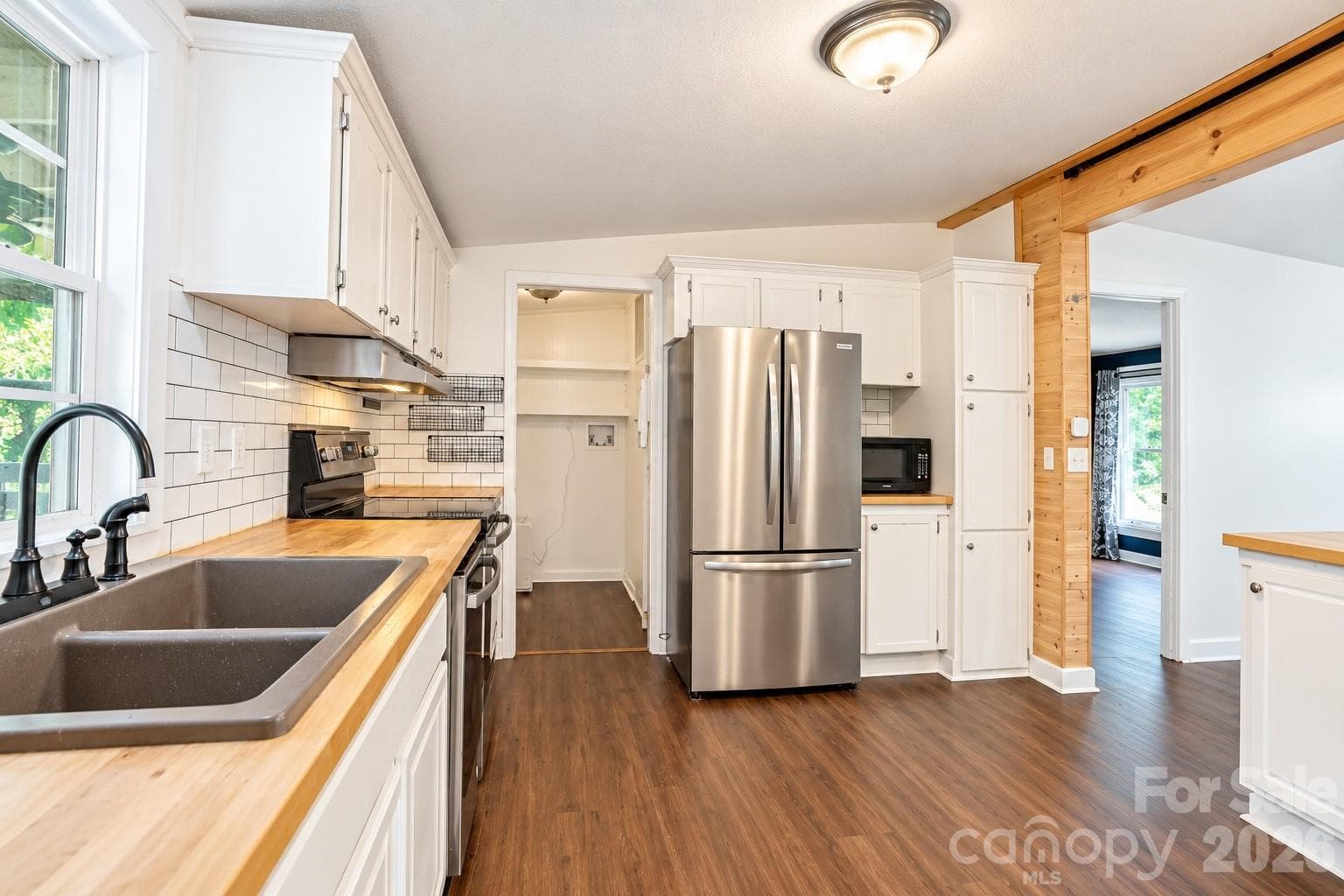Single Family Residence at 91 Walnut Drive, Leicester, photo 4 of 19