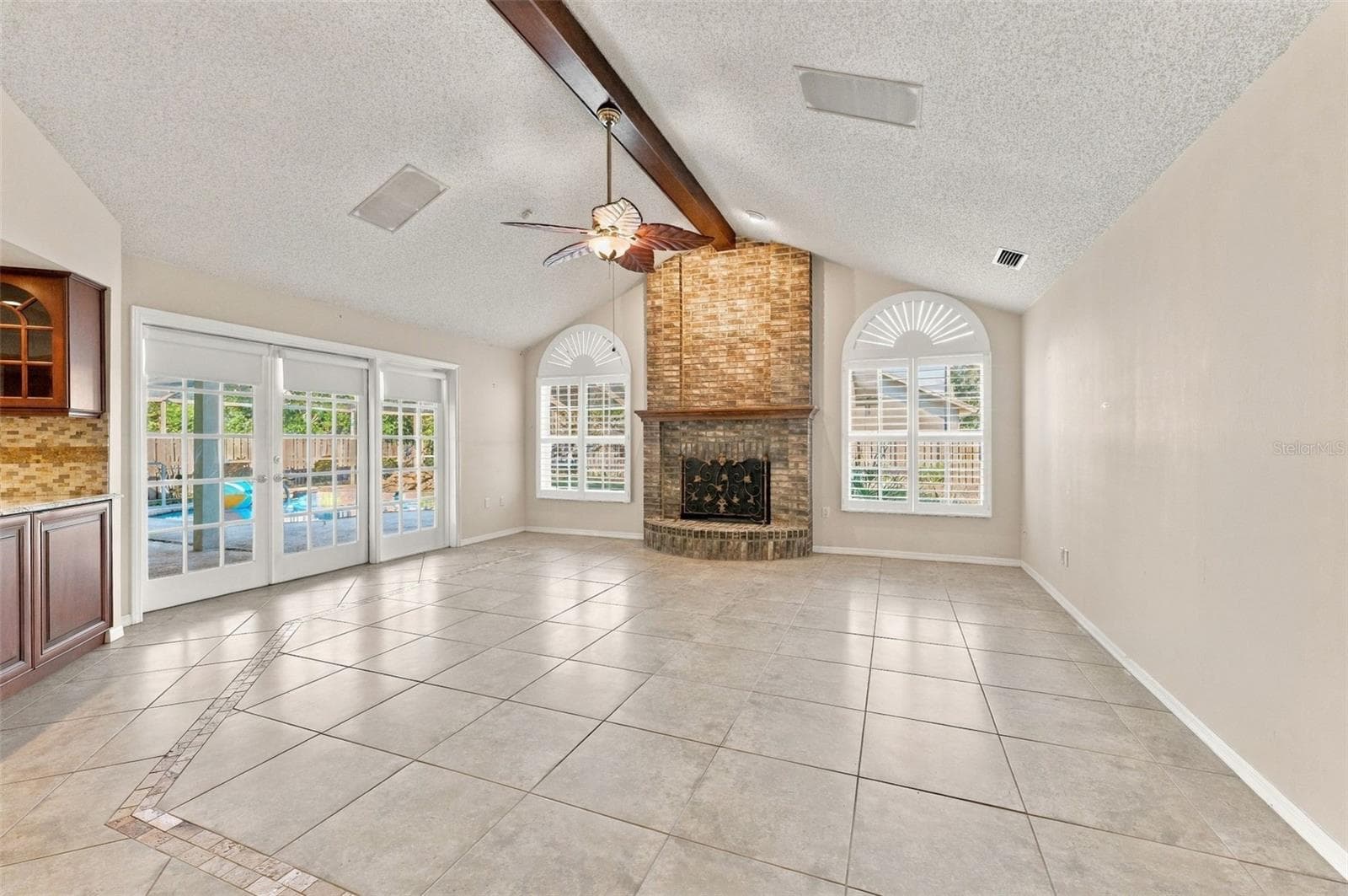 living room - 16508 BLENHEIM DR, LUTZ