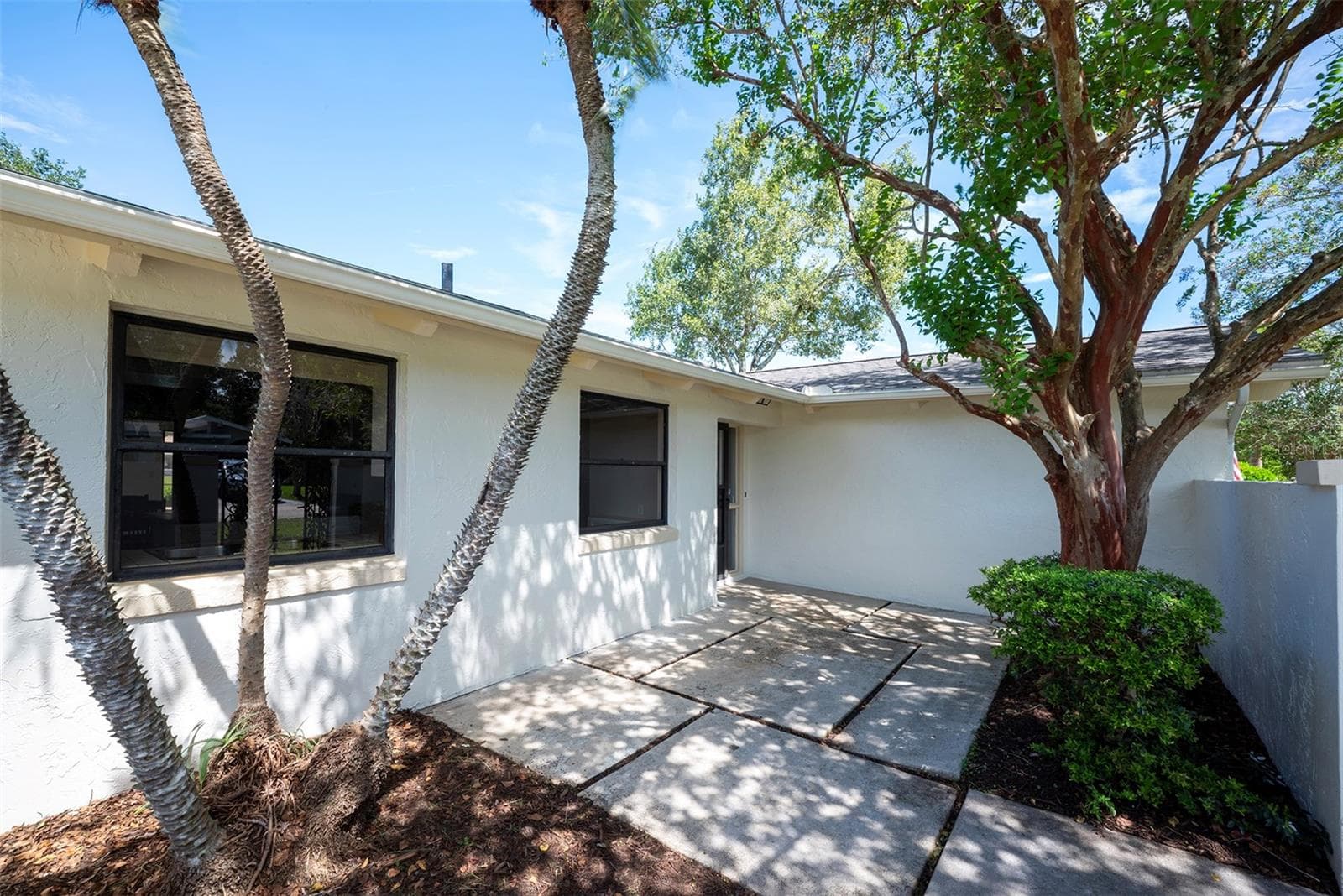 Another view of small courtyard entry - 83 FARRAGUT DR, PALM COAST