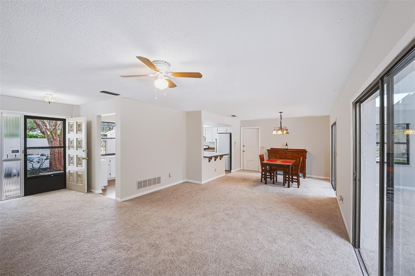 Existing furniture in dinette area - 83 FARRAGUT DR, PALM COAST