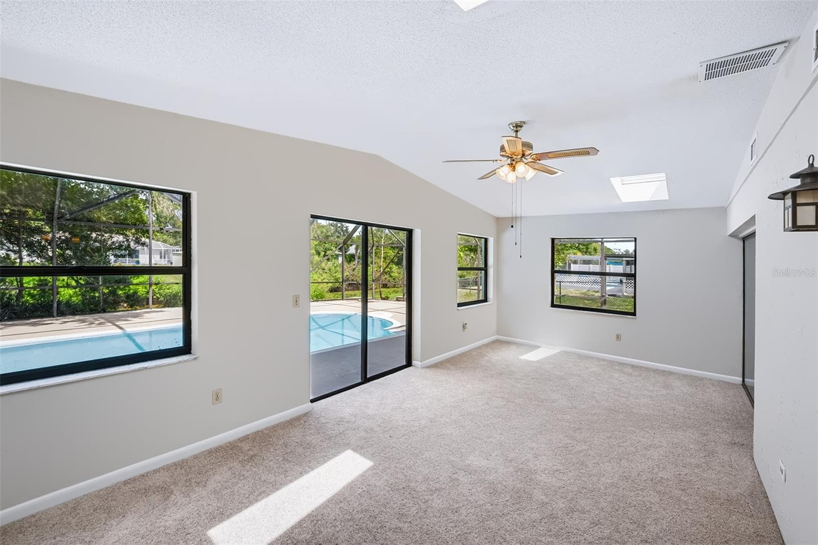 Large Florida room with 2 skylights and celing fan - 83 FARRAGUT DR, PALM COAST