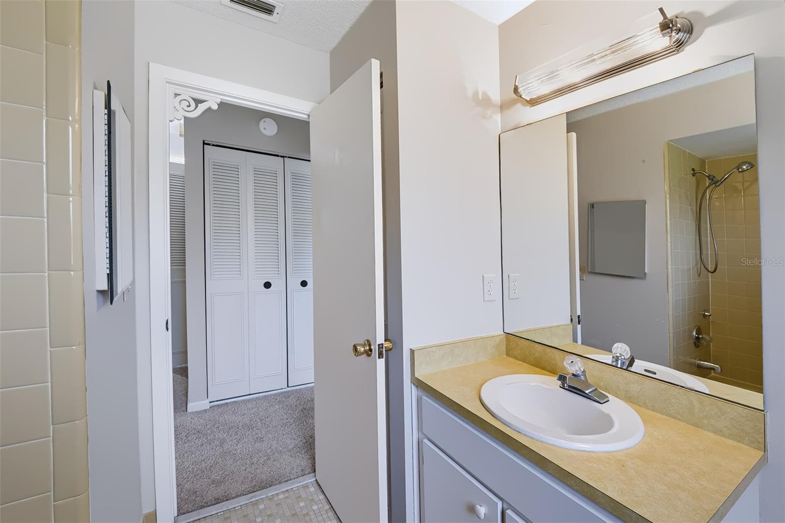 Another view of secondary bathroom, linen closet is behind entry door. There is also plenty of closet space in hallway! - 83 FARRAGUT DR, PALM COAST