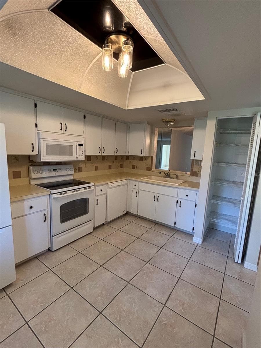 Villa at 1059 DUNROBIN DR #B, PALM HARBOR, photo 8 of 29