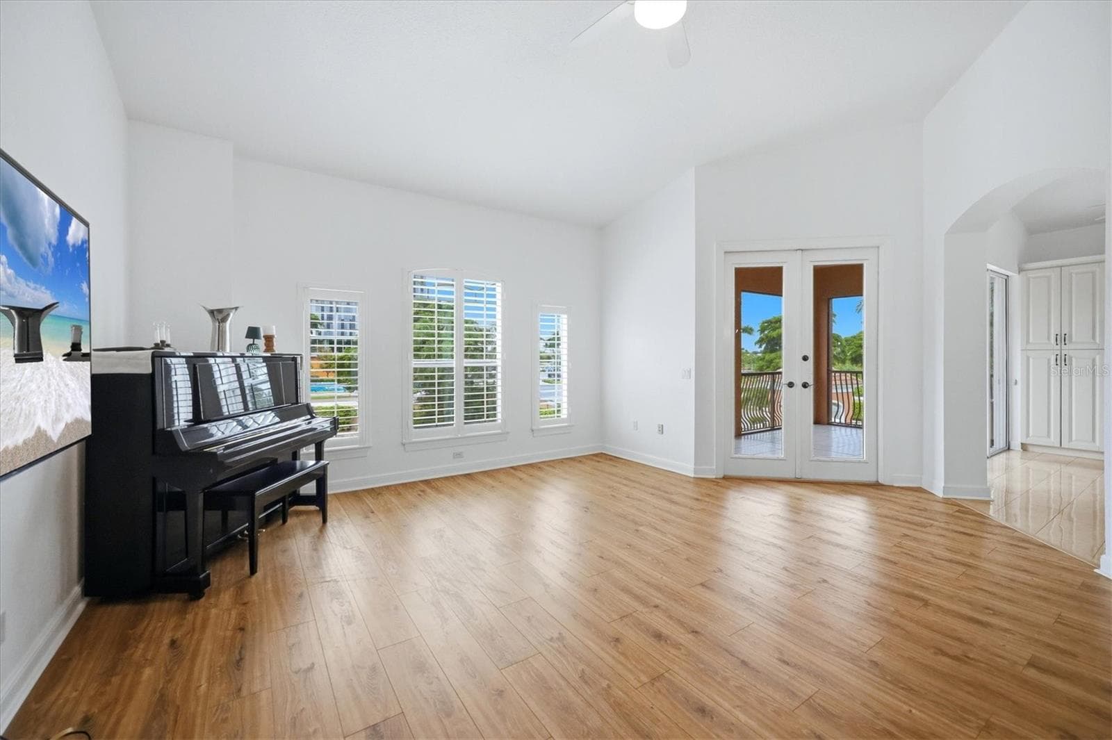 French doors lead to screen porch - 5458 46TH CT W, BRADENTON