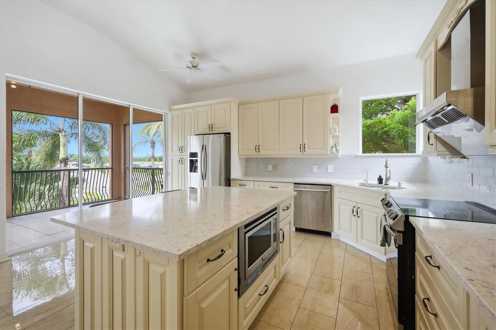 Condominium at 5458 46TH CT W, BRADENTON, photo 11 of 38