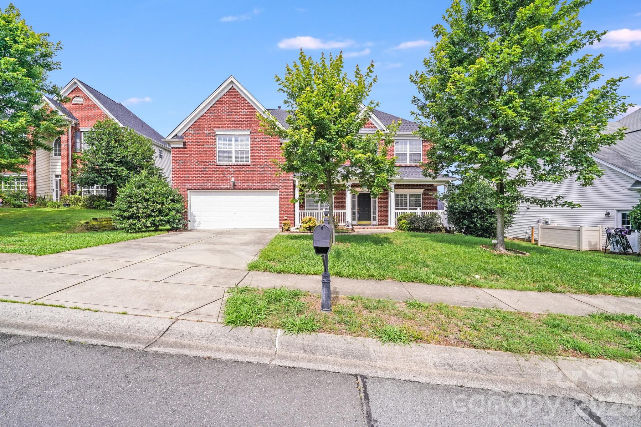 Single Family Residence at 6227 Castlecove Road, Charlotte, photo 2 of 27