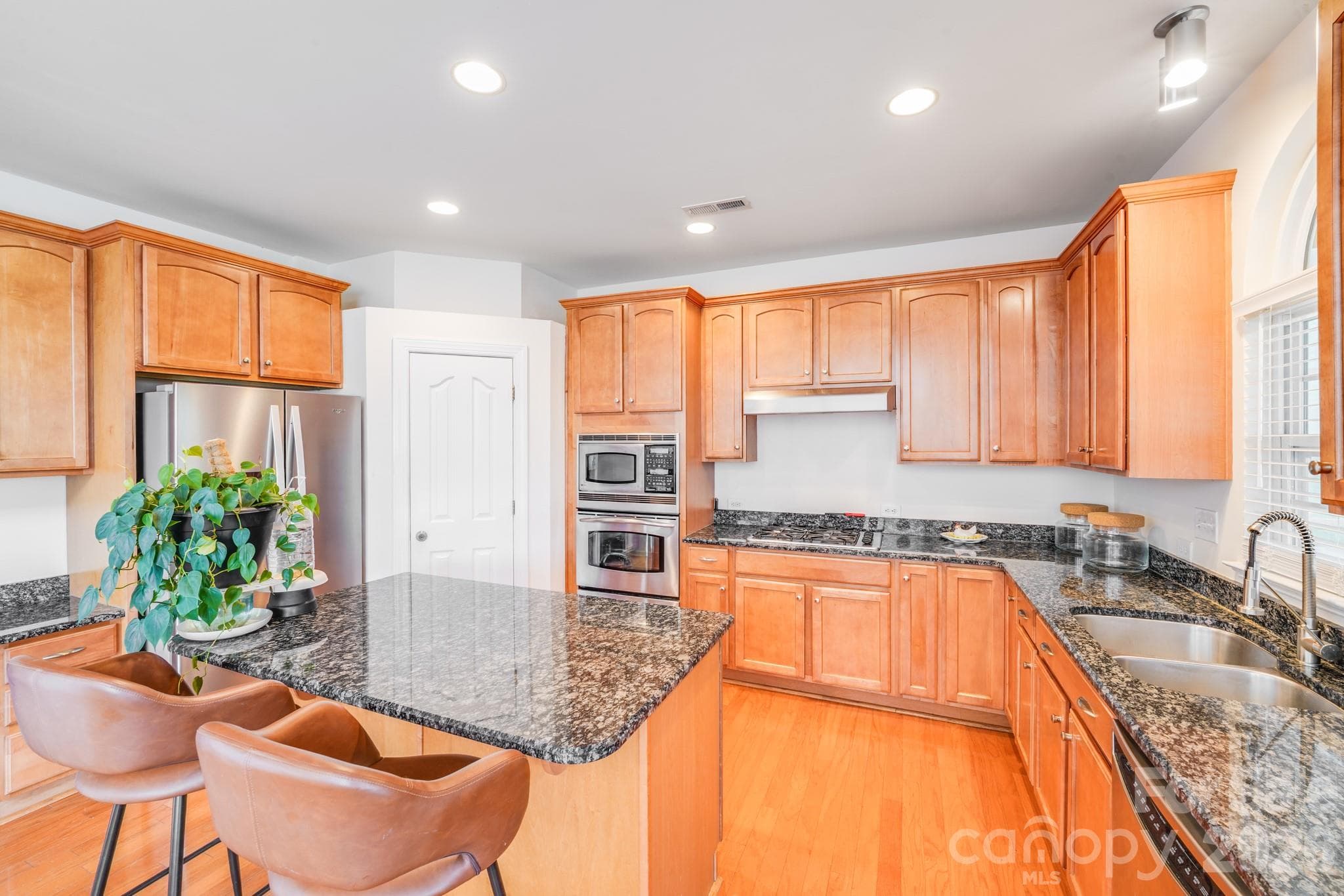 Single Family Residence at 6227 Castlecove Road, Charlotte, photo 10 of 27