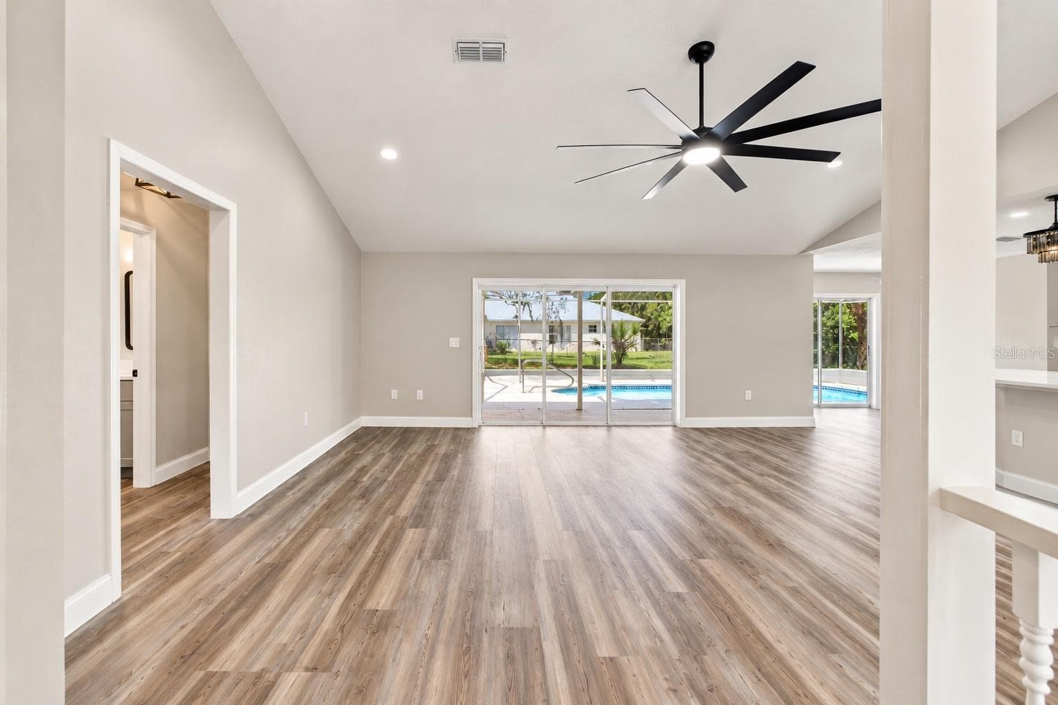 Foyer - SPRING HILL, SPRING HILL