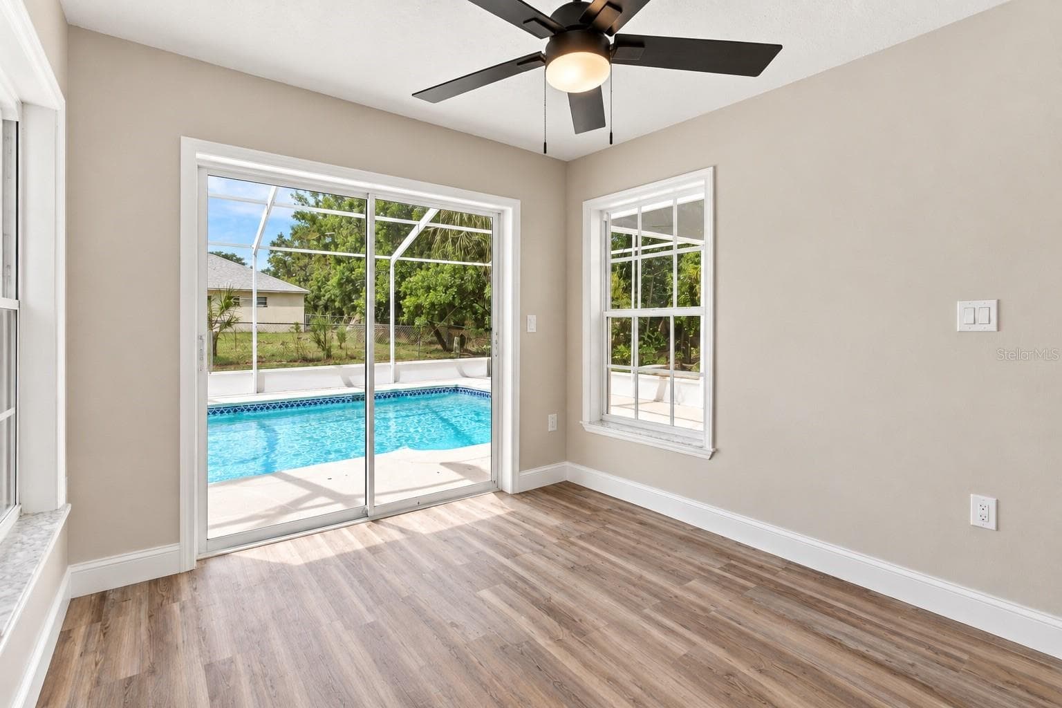 Breakfast nook - SPRING HILL, SPRING HILL