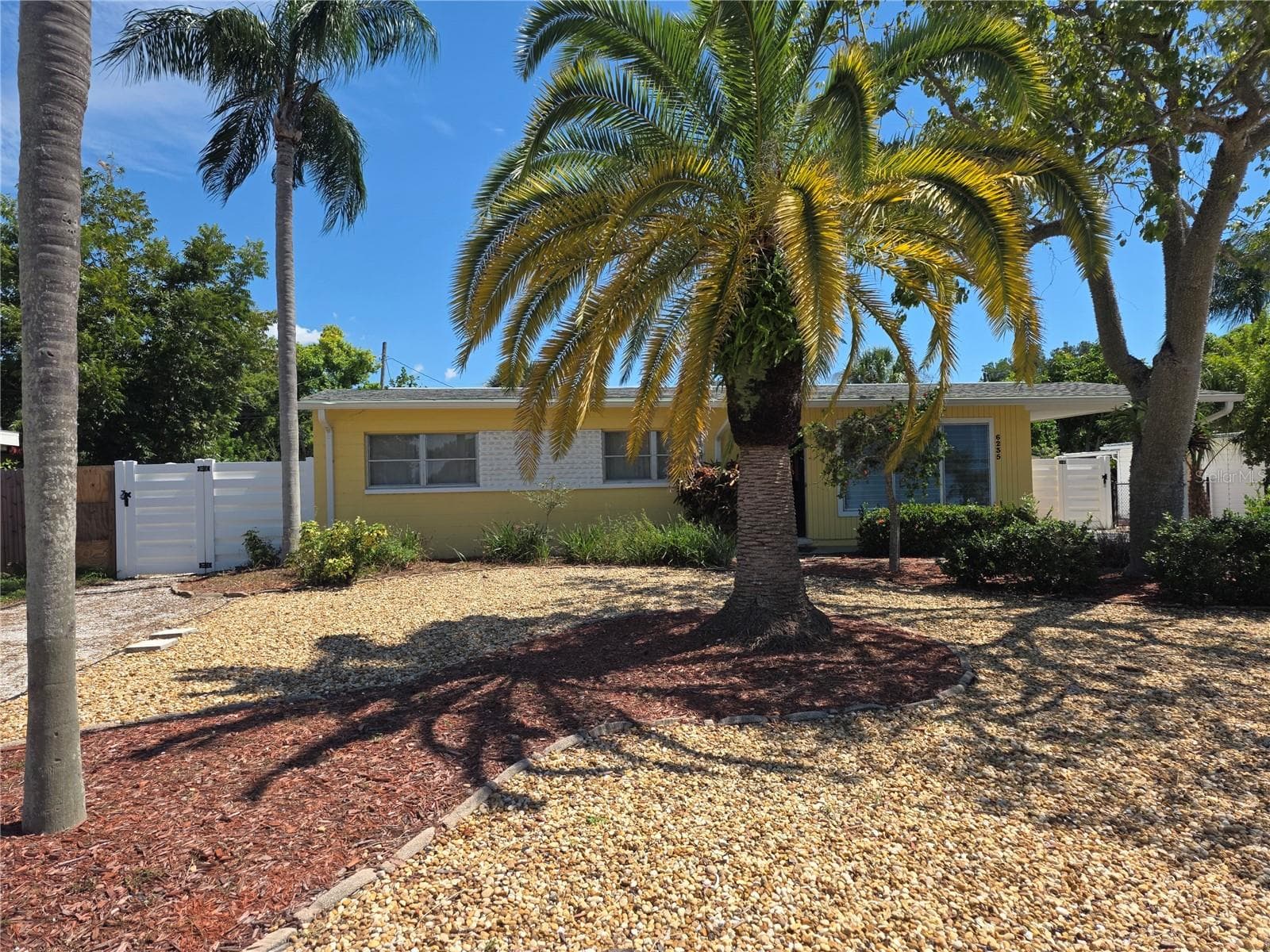 Single Family Residence at 6235 COLUMBIA DR, BRADENTON, photo 4 of 47