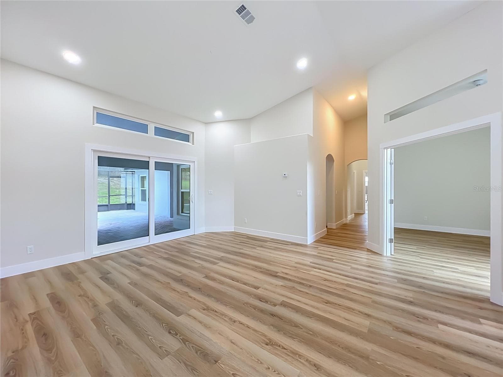 Single Family Residence at 12625 DOUGLAS FIR CT, CLERMONT, photo 8 of 44