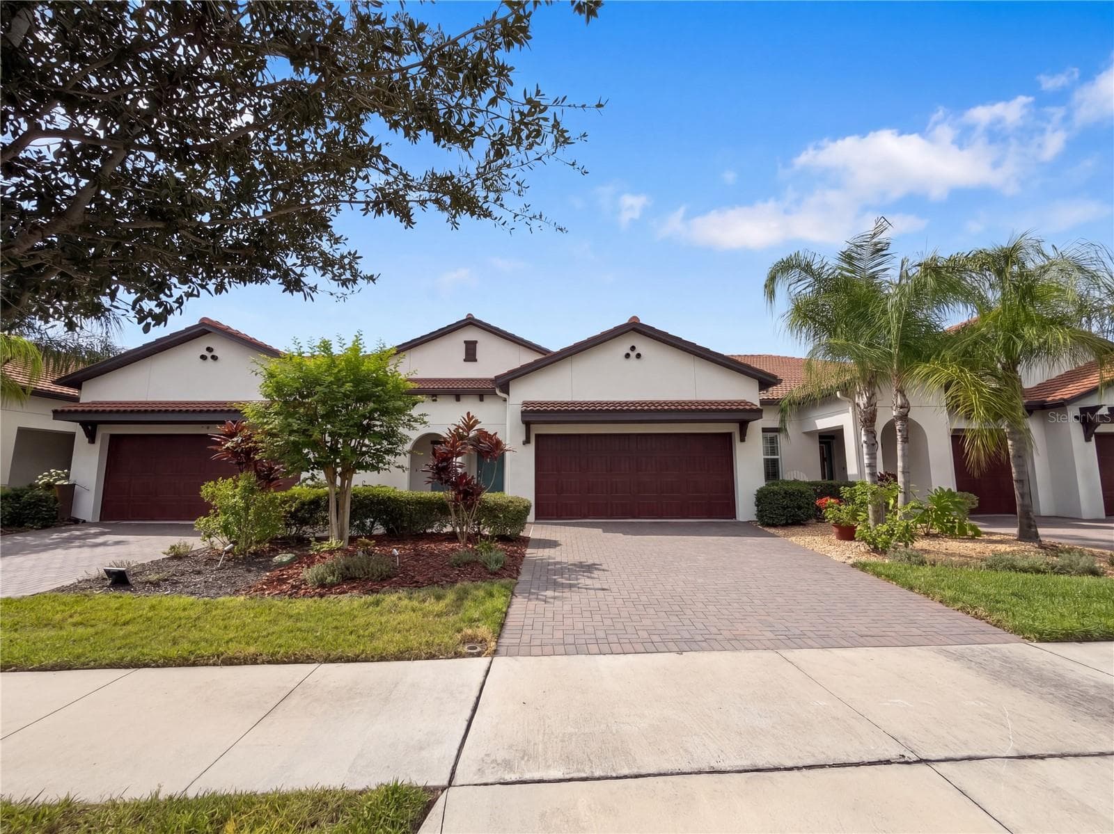 Single Family Residence at 5319 STOIC VALE DR, WIMAUMA, photo 2 of 19