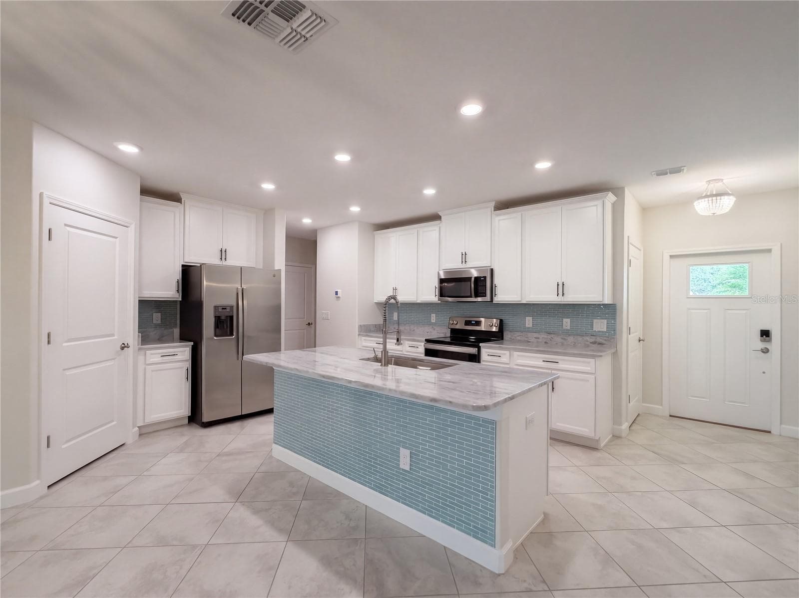 Single Family Residence at 5319 STOIC VALE DR, WIMAUMA, photo 6 of 19