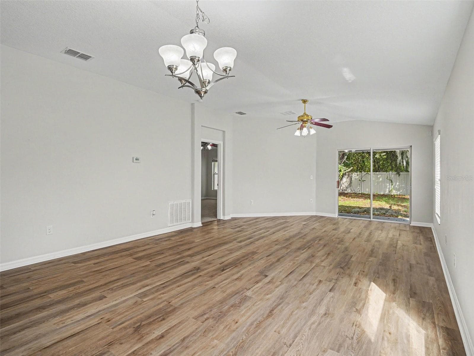 Single Family Residence at 10614 SUMMER AZURE DR, RIVERVIEW, photo 5 of 25