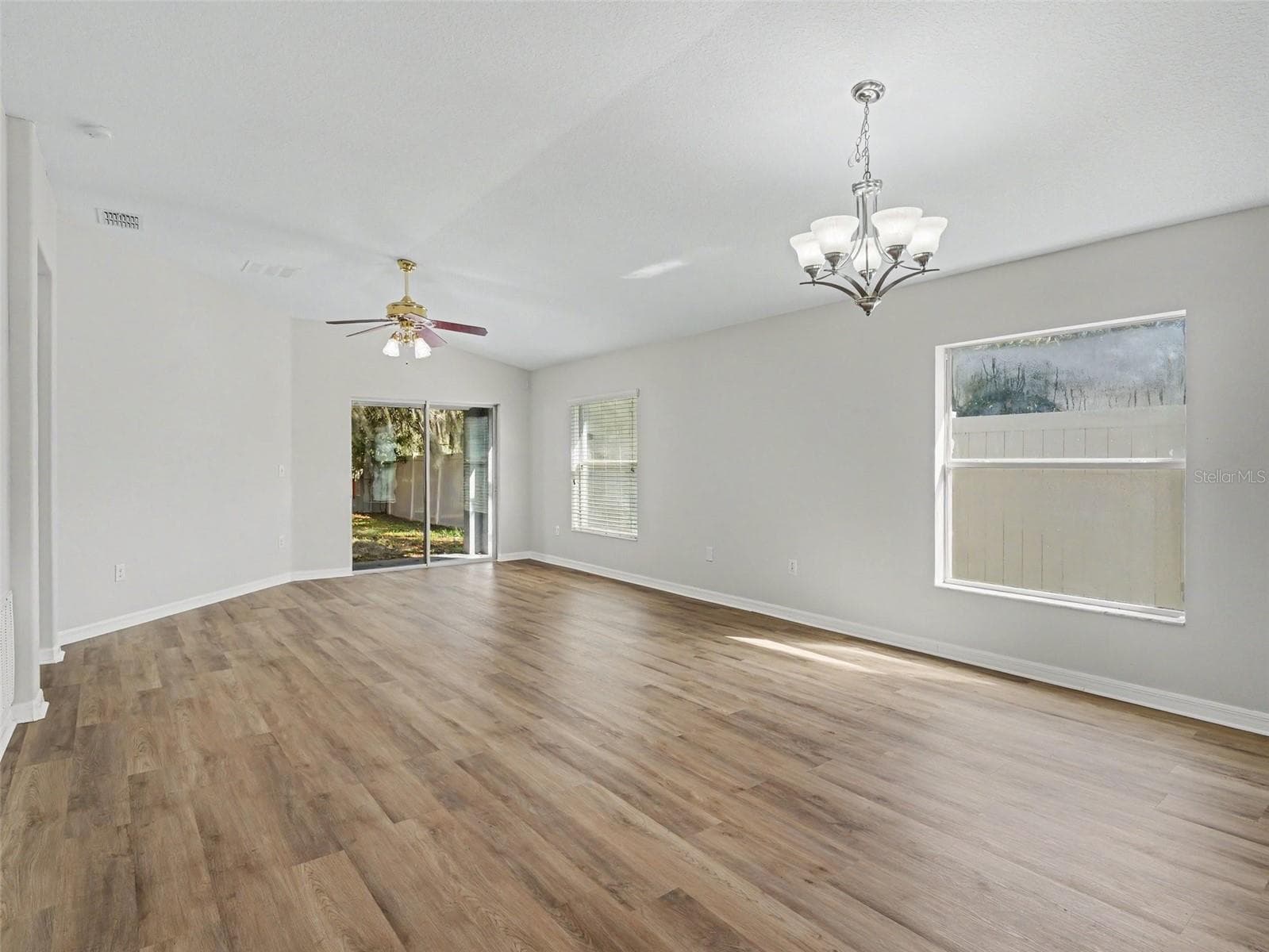 Single Family Residence at 10614 SUMMER AZURE DR, RIVERVIEW, photo 6 of 25