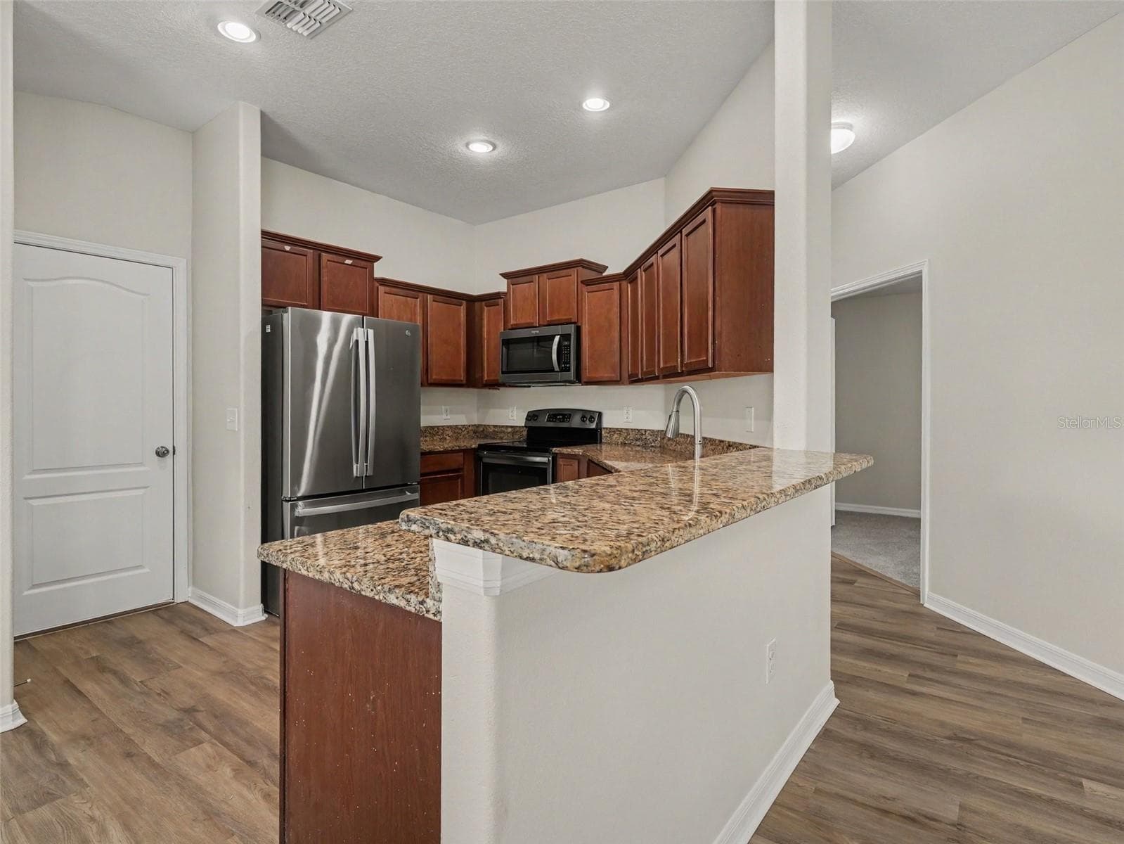 Single Family Residence at 10614 SUMMER AZURE DR, RIVERVIEW, photo 7 of 25