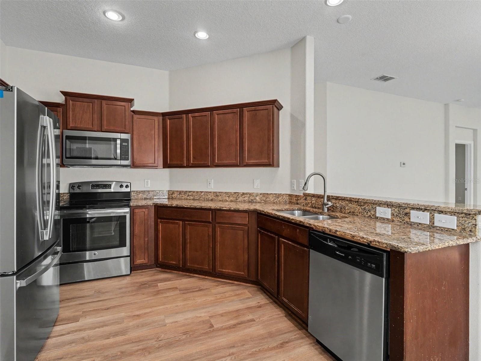 Single Family Residence at 10614 SUMMER AZURE DR, RIVERVIEW, photo 9 of 25