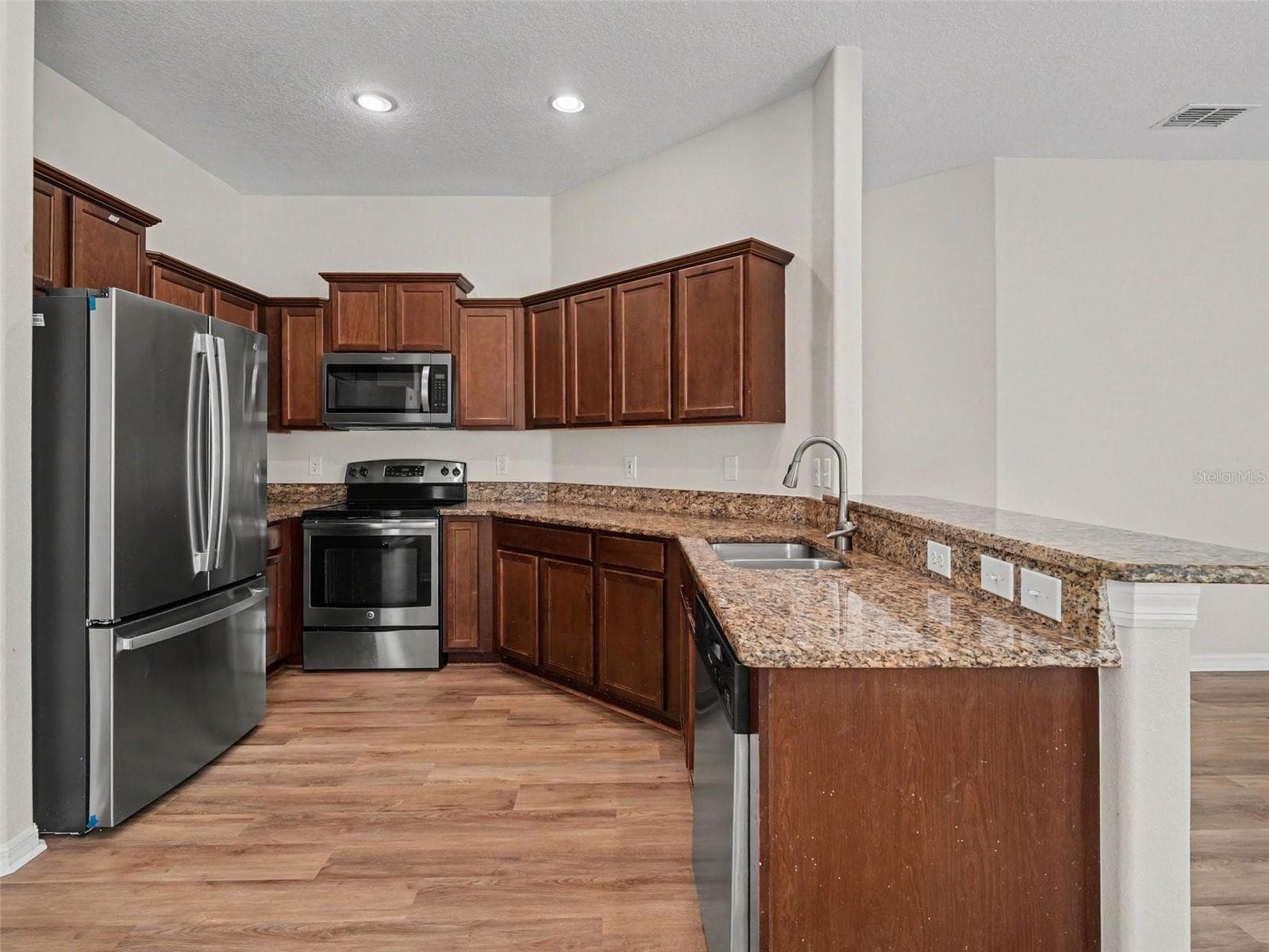 Single Family Residence at 10614 SUMMER AZURE DR, RIVERVIEW, photo 10 of 25