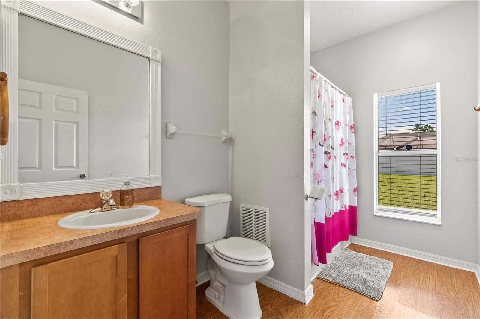 Bath 2 - 83 ROXBORO DR, PALM COAST