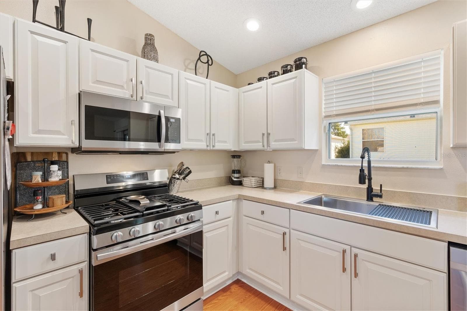 Single Family Residence at 971 KINGMONT TER, THE VILLAGES, photo 2 of 37