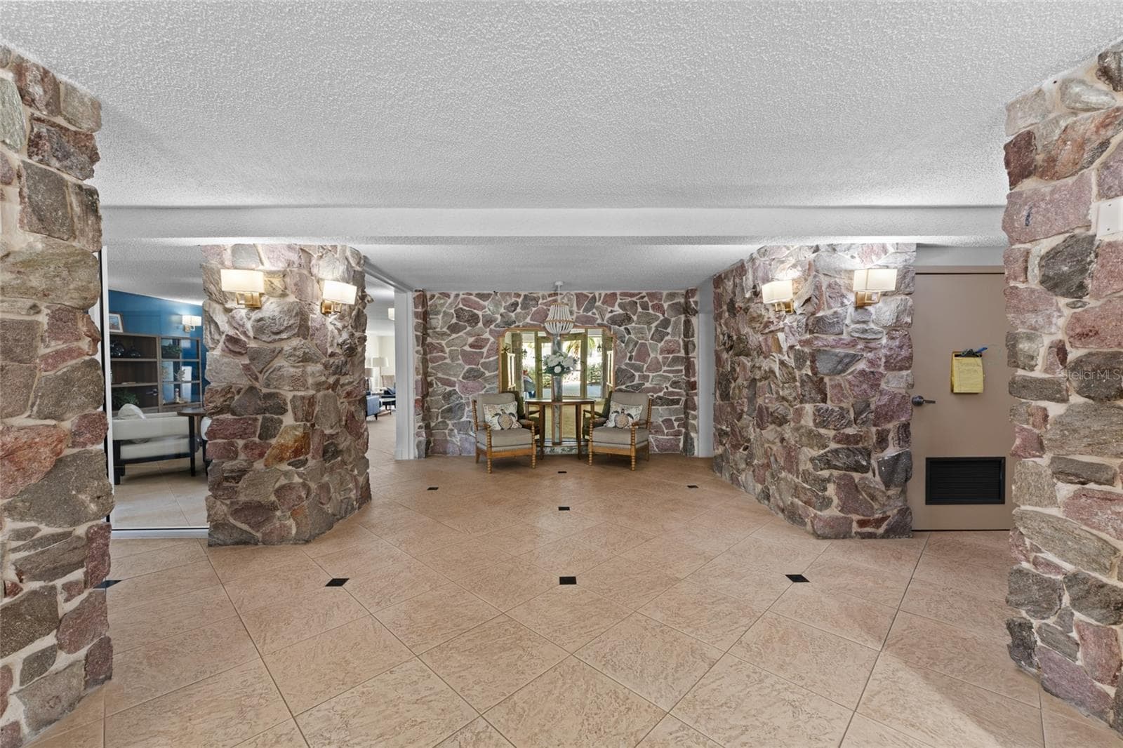 Building Lobby - 622 EDGEWATER DR #721, DUNEDIN