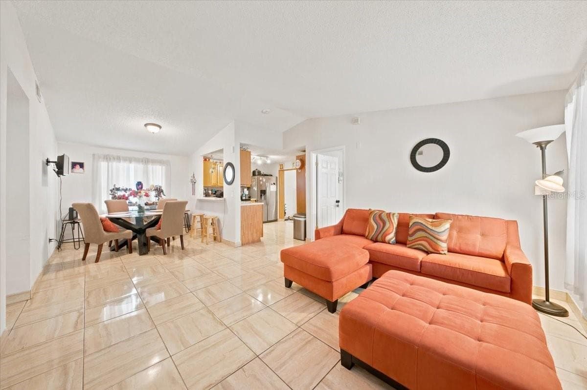 Single Family Residence at 9110 BAYMEADOW CT, TAMPA, photo 2 of 35
