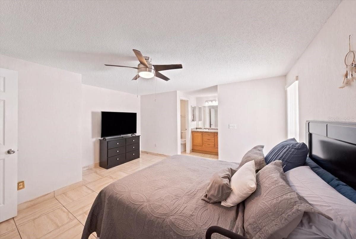 Single Family Residence at 9110 BAYMEADOW CT, TAMPA, photo 6 of 35